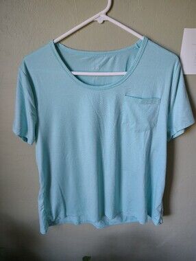 Just Be Women's Large Light Blue Short-sleeve Tee